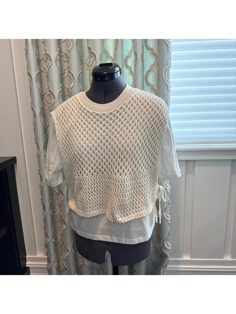 Zara Women's White and Cream Shirt